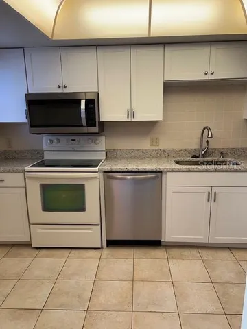 $1,925 | 3823 North Oak Drive, Unit K41, Tampa, FL 33611