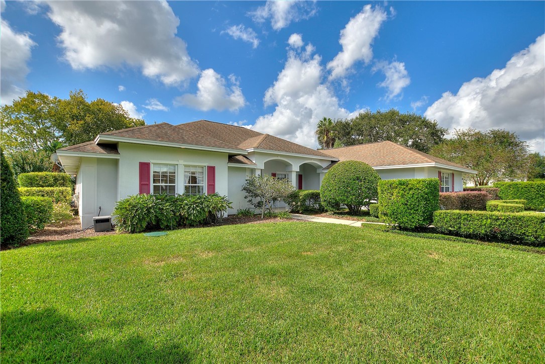 5521 Emerald Ridge Boulevard Lakeland, FL 33813 - Photo 2 of 33 a view of an house with backyard and garden