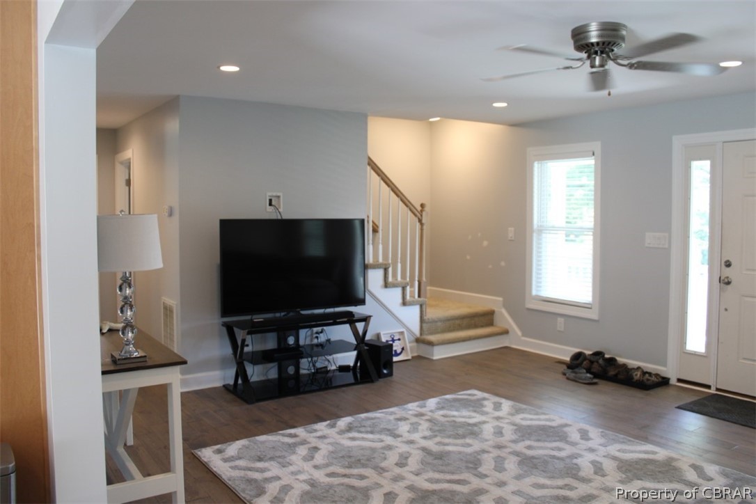 1712 Dandy Loop Road Yorktown, VA 23692 - Photo 8 of 36