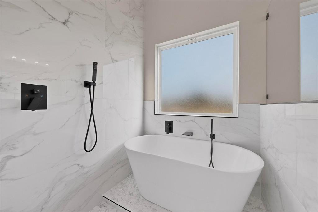 100 Diamond T Ranch Road Trinidad, TX 75163 - Photo 21 of 36 a white bath tub sitting next to a shower