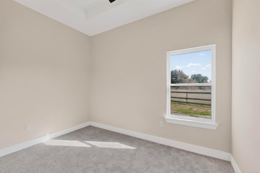 100 Diamond T Ranch Road Trinidad, TX 75163 - Photo 29 of 36 an empty room with windows