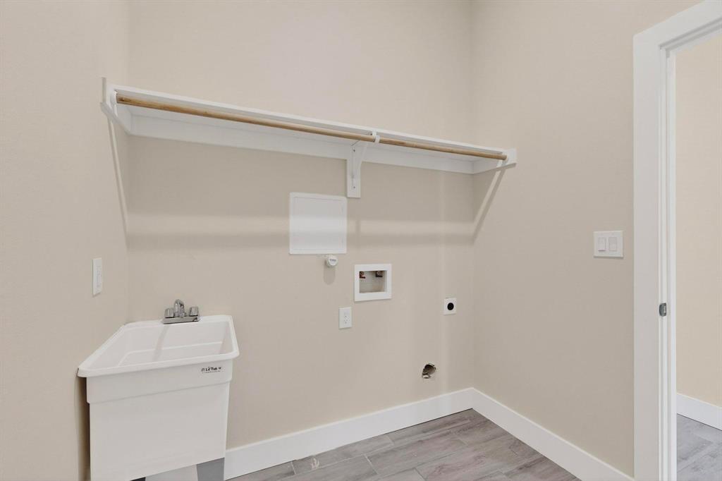 100 Diamond T Ranch Road Trinidad, TX 75163 - Photo 31 of 36 a view of an empty room