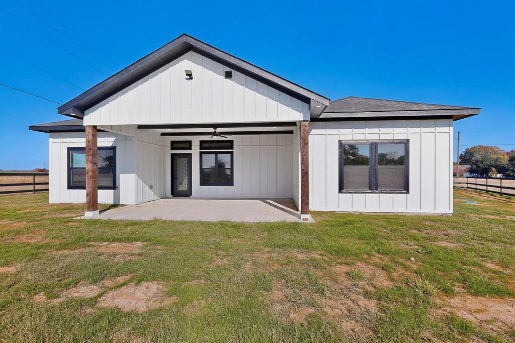 100 Diamond T Ranch Road Trinidad, TX 75163 - Photo 33 of 36 a front view of a house with a yard and garage