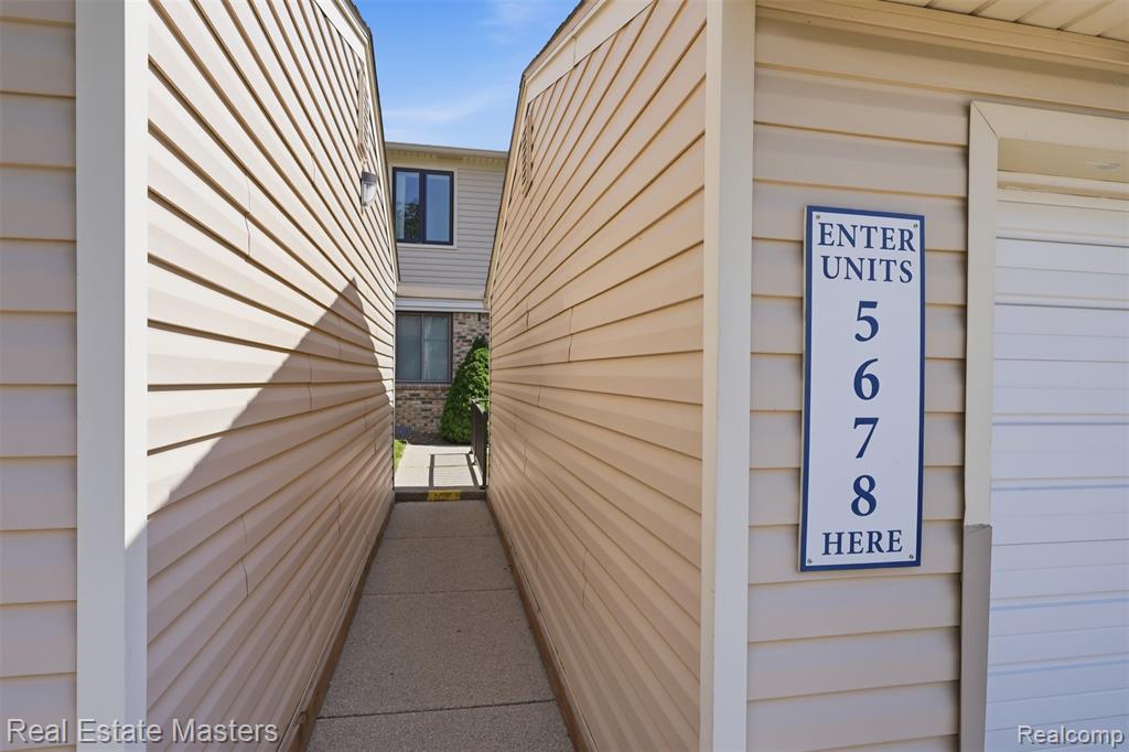 1700 River Road, Unit 8 Marysville, MI 48040 - Photo 3 of 31