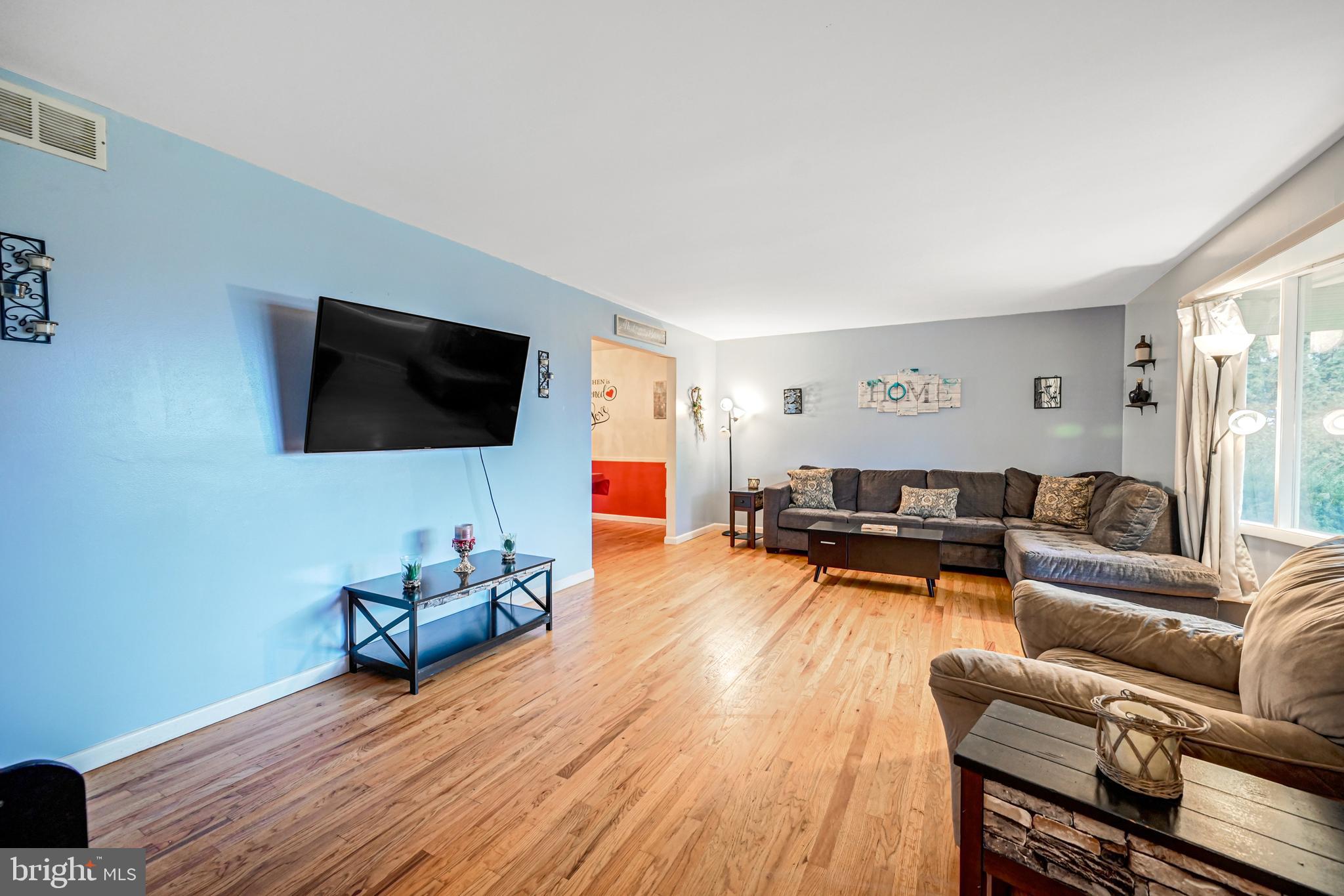 2320 Sutton Road York, PA 17403 - Photo 5 of 57