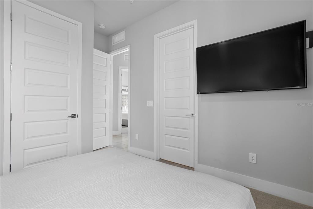 7770 Sandy Ridge Drive, Unit 207 Reunion, FL 34747 - Photo 29 of 61 wooden floor and mirror in a room