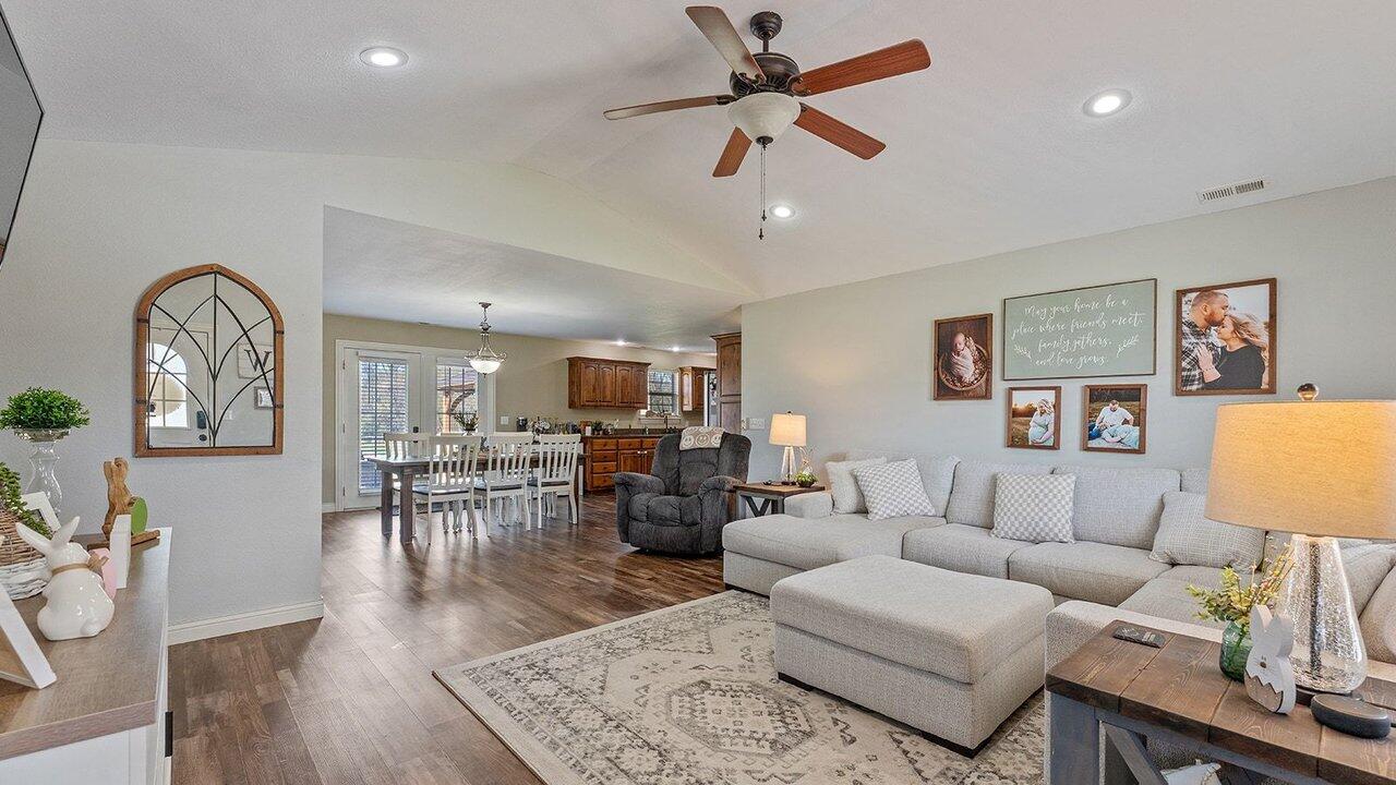 11074 Iris Road Neosho, MO 64850 - Photo 1 of 1 044_dsc01140_721