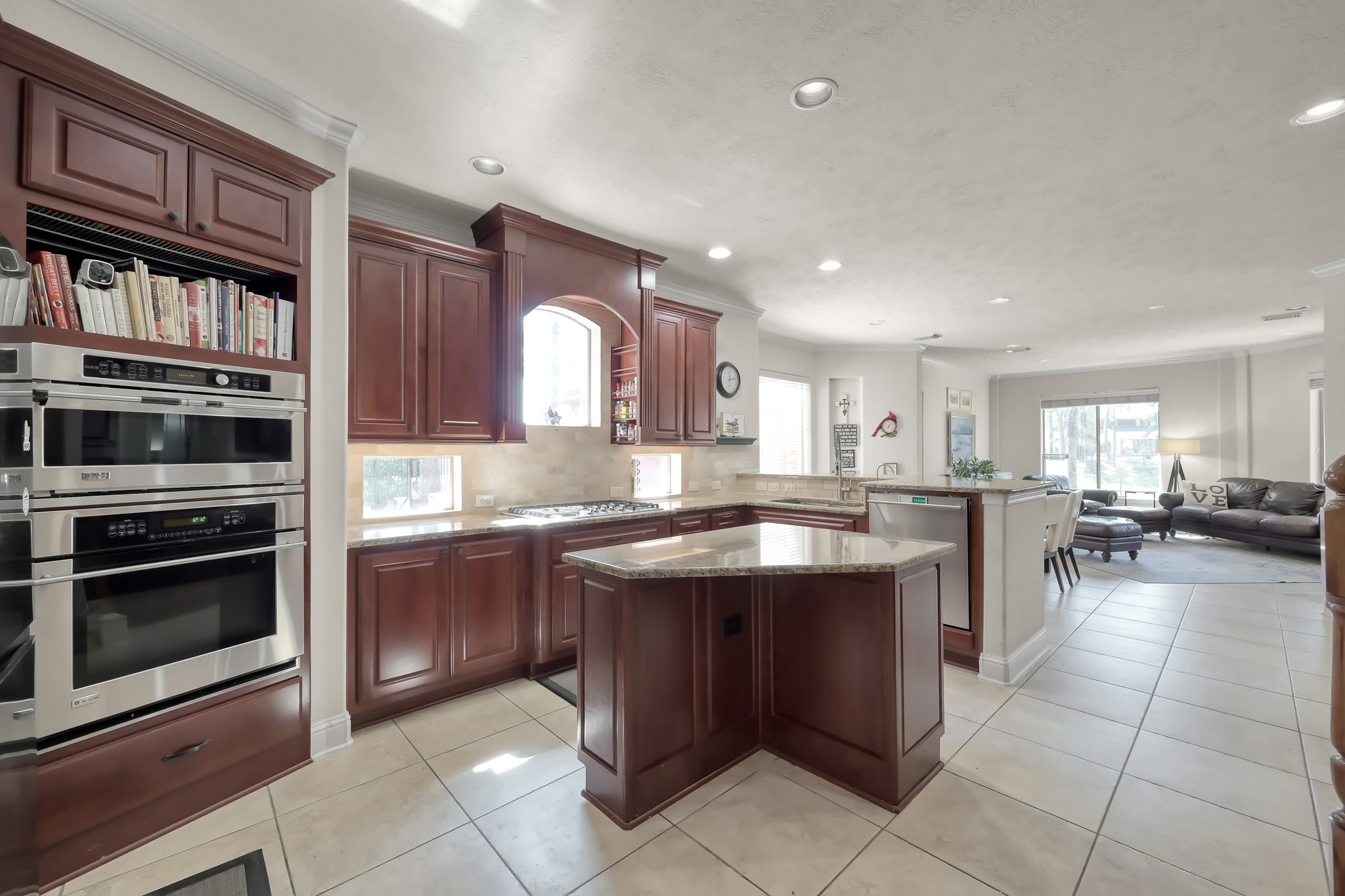 50 Cove View Trail Court Spring, TX 77389 - Photo 4 of 15 a kitchen with lots of counter top space and appliances
