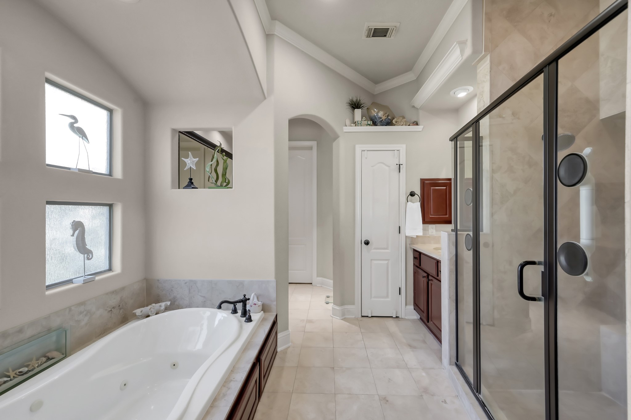 50 Cove View Trail Court Spring, TX 77389 - Photo 10 of 15 a bathroom with a tub a sink and a large mirror