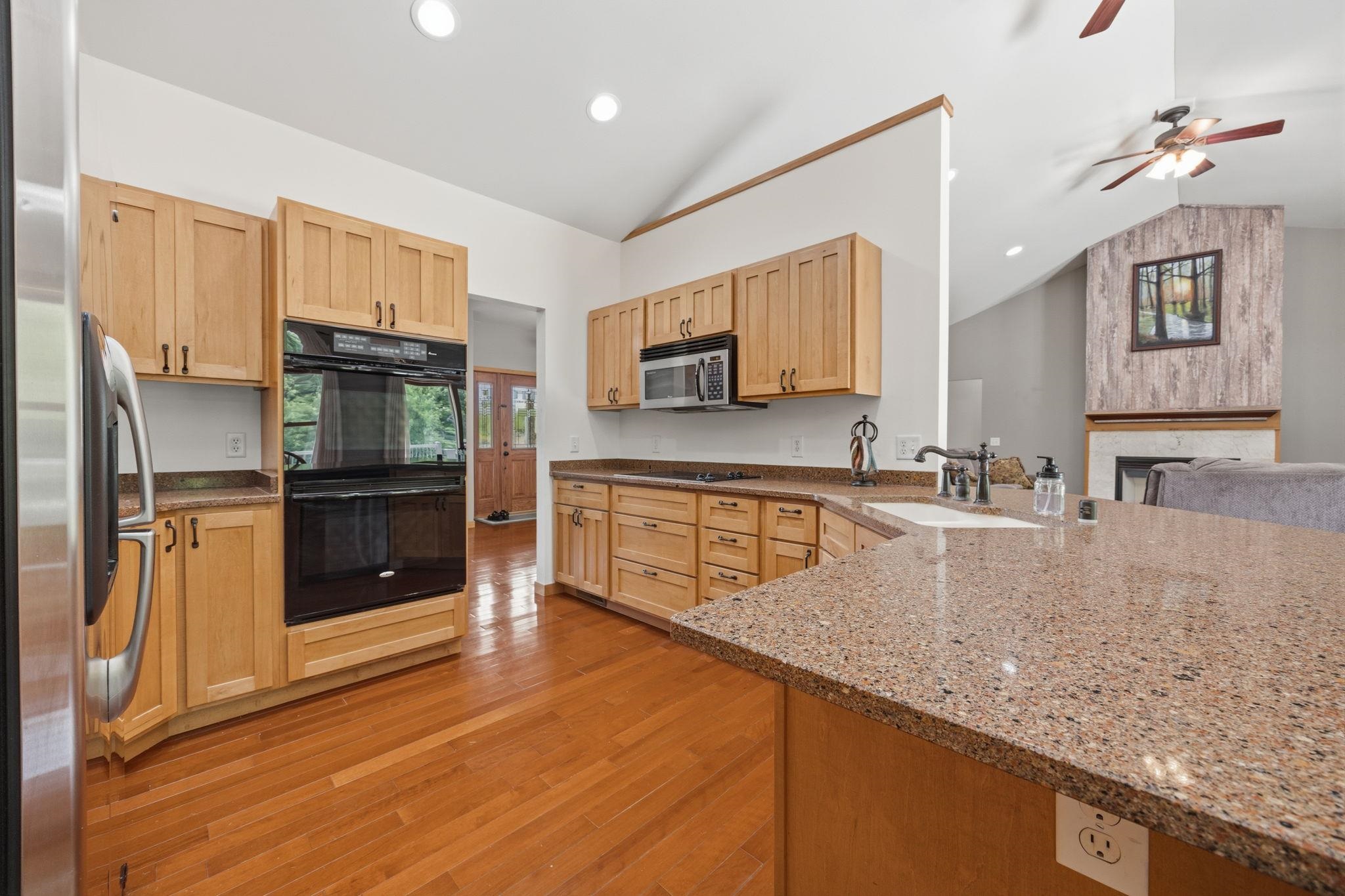 401 Highland Road Cambridge, WI 53523 - Photo 15 of 90