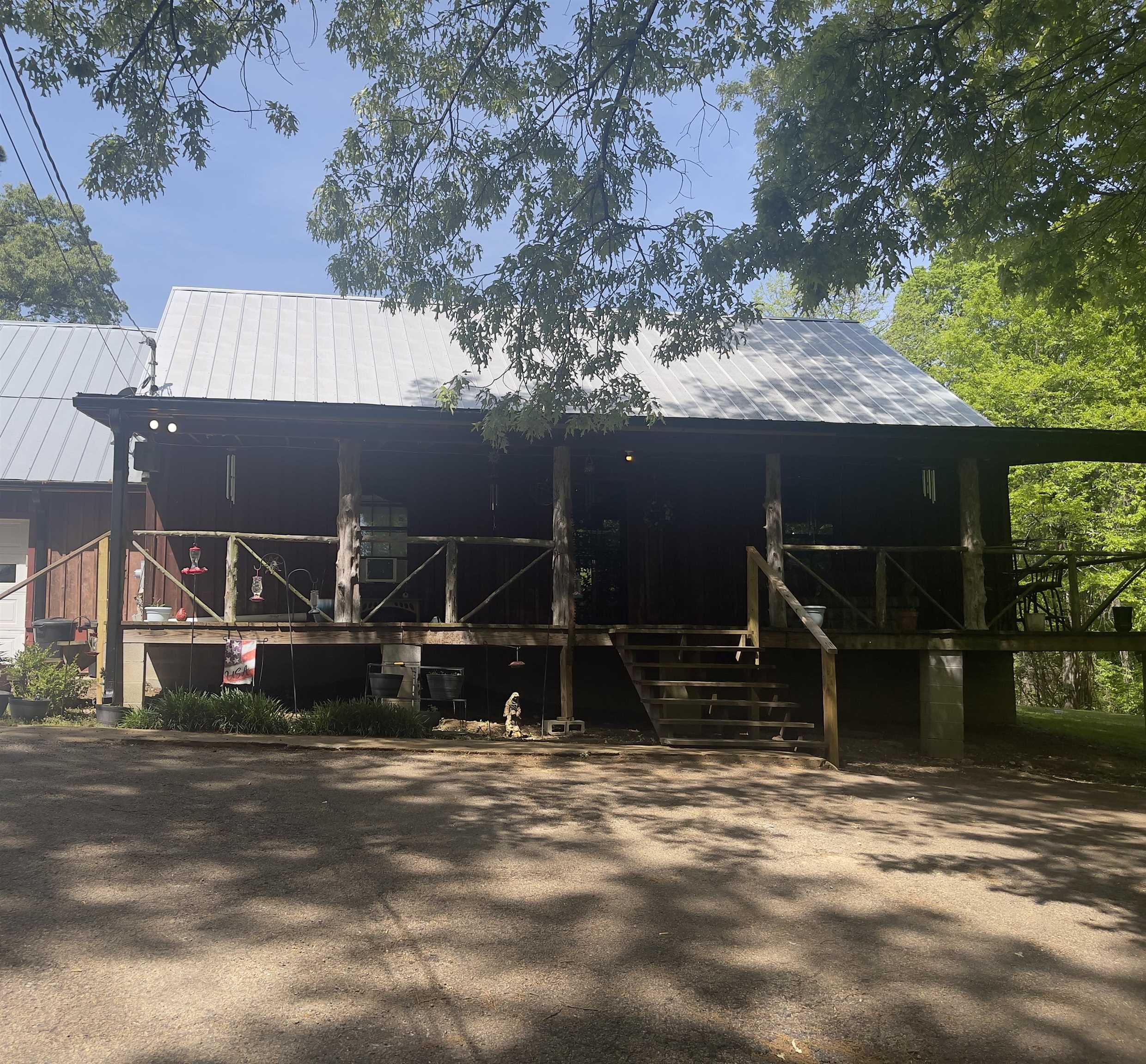 3493 Riverside Drive Jackson, TN 38301 - Photo 2 of 28 an outdoor view of old house