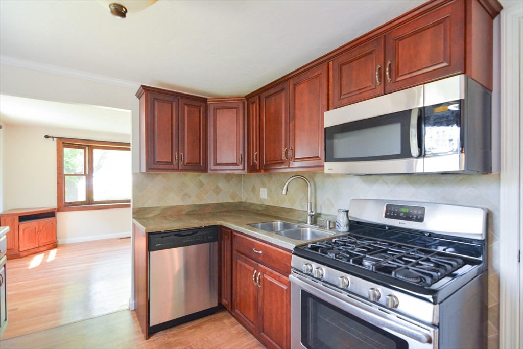 248 Levin Road Rockland, MA 02370 - Photo 4 of 34 Gallery Image 4