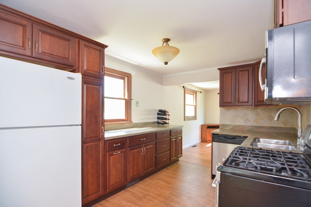 248 Levin Road Rockland, MA 02370 - Photo 5 of 34 Gallery Image 5