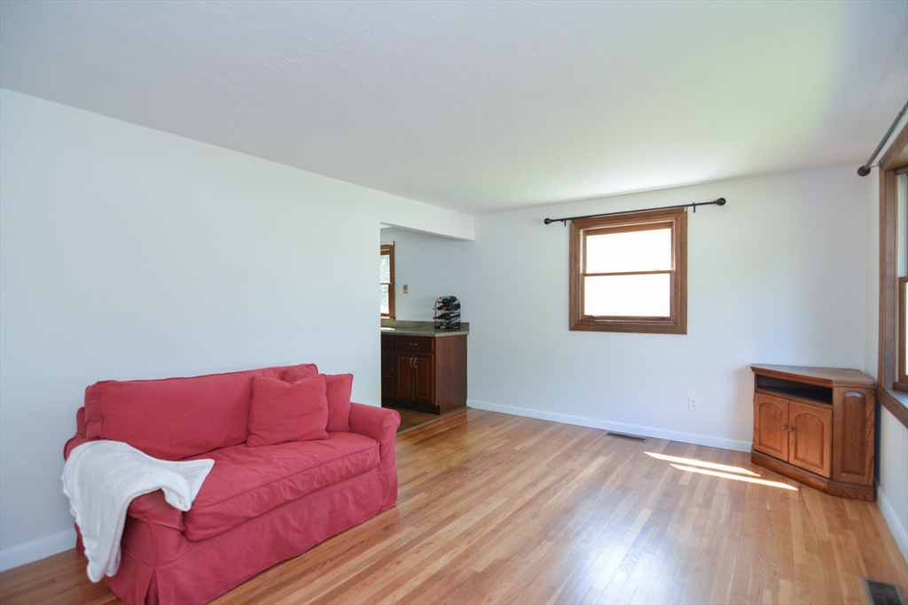 248 Levin Road Rockland, MA 02370 - Photo 10 of 34 Gallery Image 10