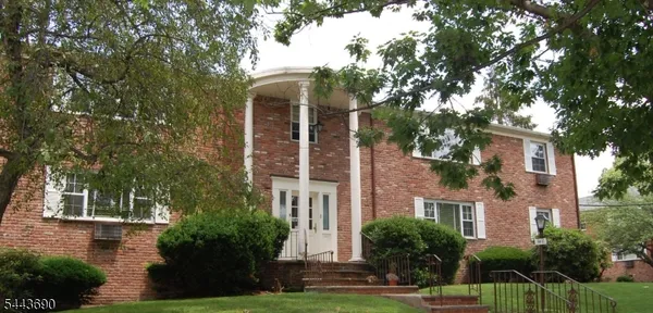 $3,275 | 65 Hawthorne Place, Unit 4, Montclair, NJ 07042