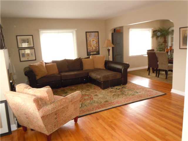 2758 Kent Road Columbus, OH 43221 - Photo 2 of 23