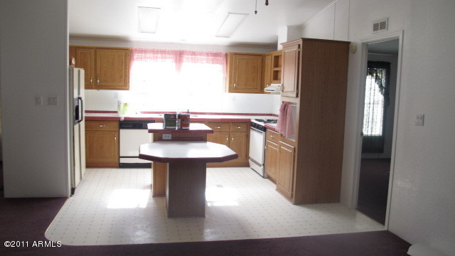 52945 Harper Road Miami, AZ 85539 - Photo 8 of 9 kitchen