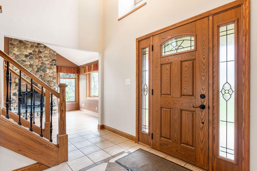 16995 West Small Road New Berlin, WI 53151 - Photo 37 of 48 Foyer