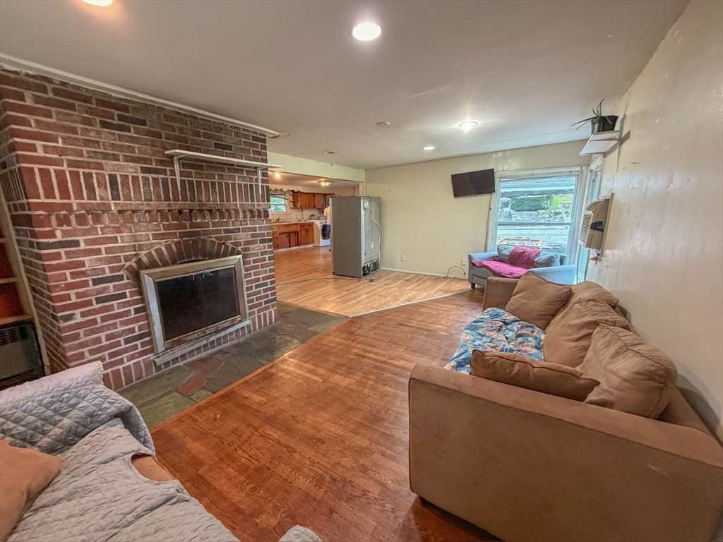 32 Oliver Street Lowell, MA 01854 - Photo 5 of 13
