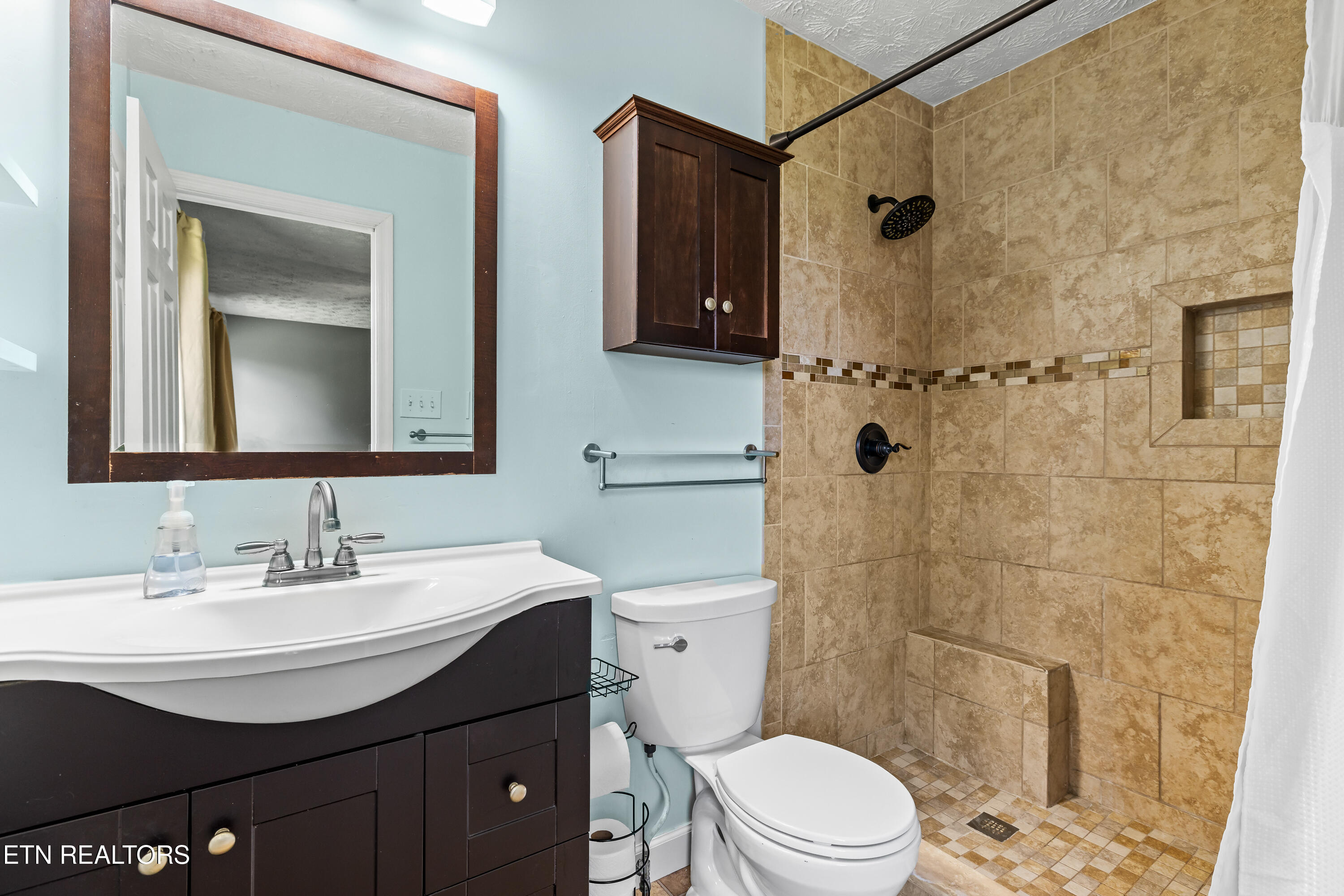 2423 Chimney Ridge Road Knoxville, TN 37923 - Photo 22 of 37 Full Bath 1