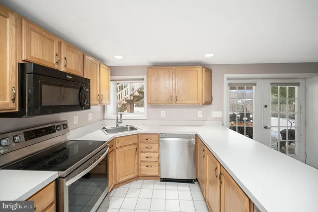 $724,900 | 7129 Cavalry Drive, Warrenton, VA 20187