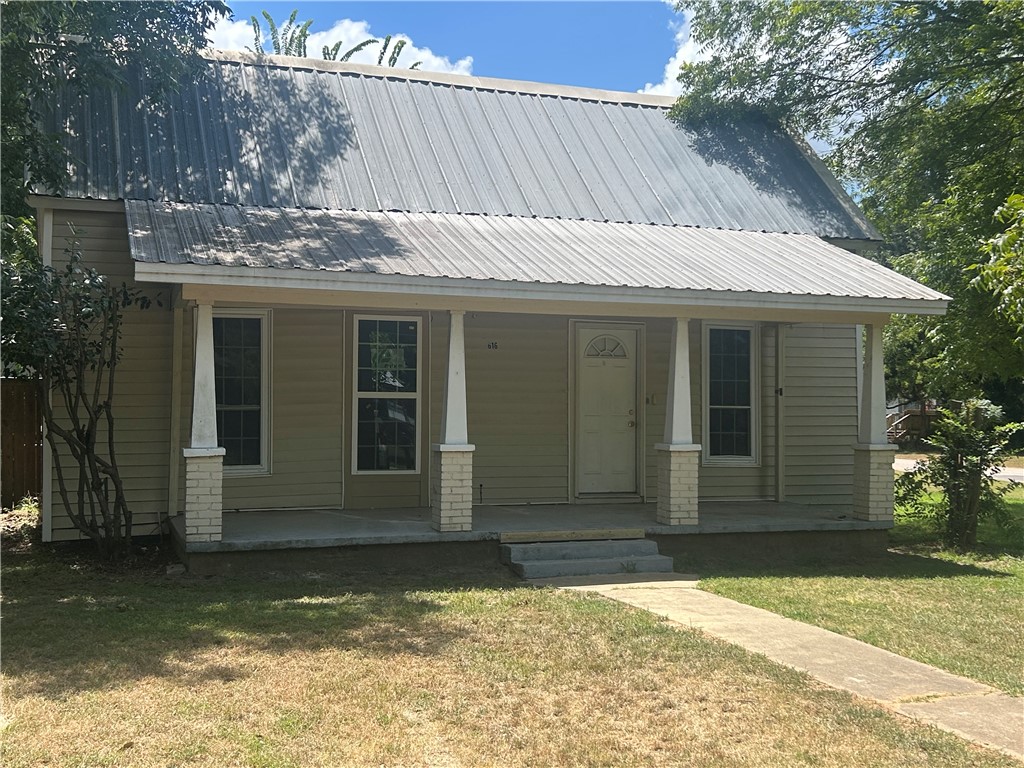 616 Sharp Street Franklin, TX 77856 - Photo 1 of 8