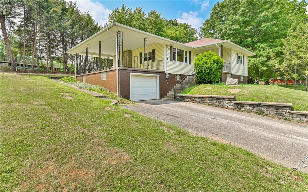 541 Marks Drive McKees Rocks, PA 15136 - Photo 3 of 25 Gallery Image 3