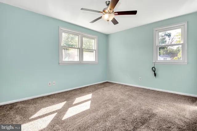 a view of empty room with window