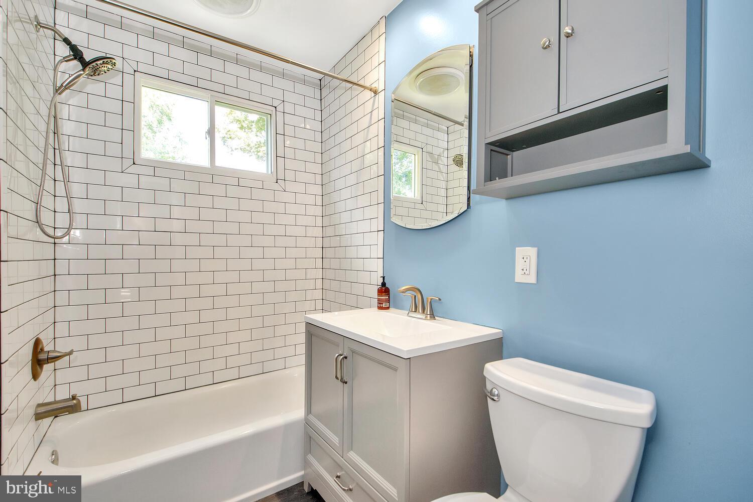1466 Bluejay Road Abington, PA 19001 - Photo 17 of 20 a bathroom with a toilet a sink and bathtub