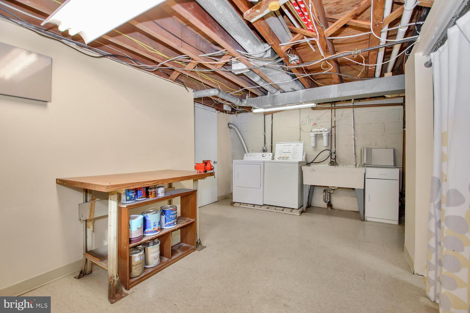 1466 Bluejay Road Abington, PA 19001 - Photo 19 of 20 a utility room with dryer and washer
