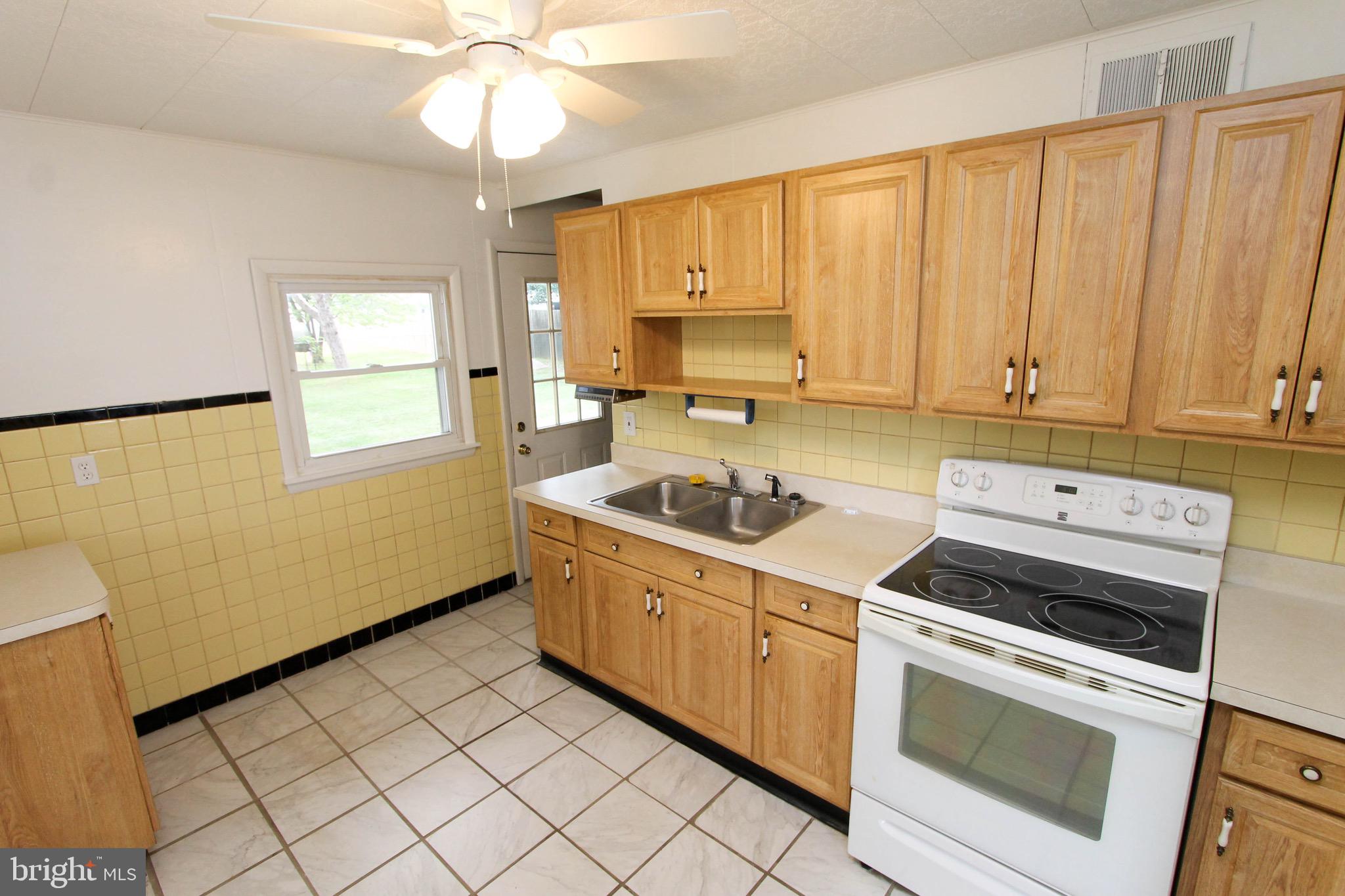 411 Chelsea Road Fairless Hills, PA 19030 - Photo 5 of 31 Gallery Image 5