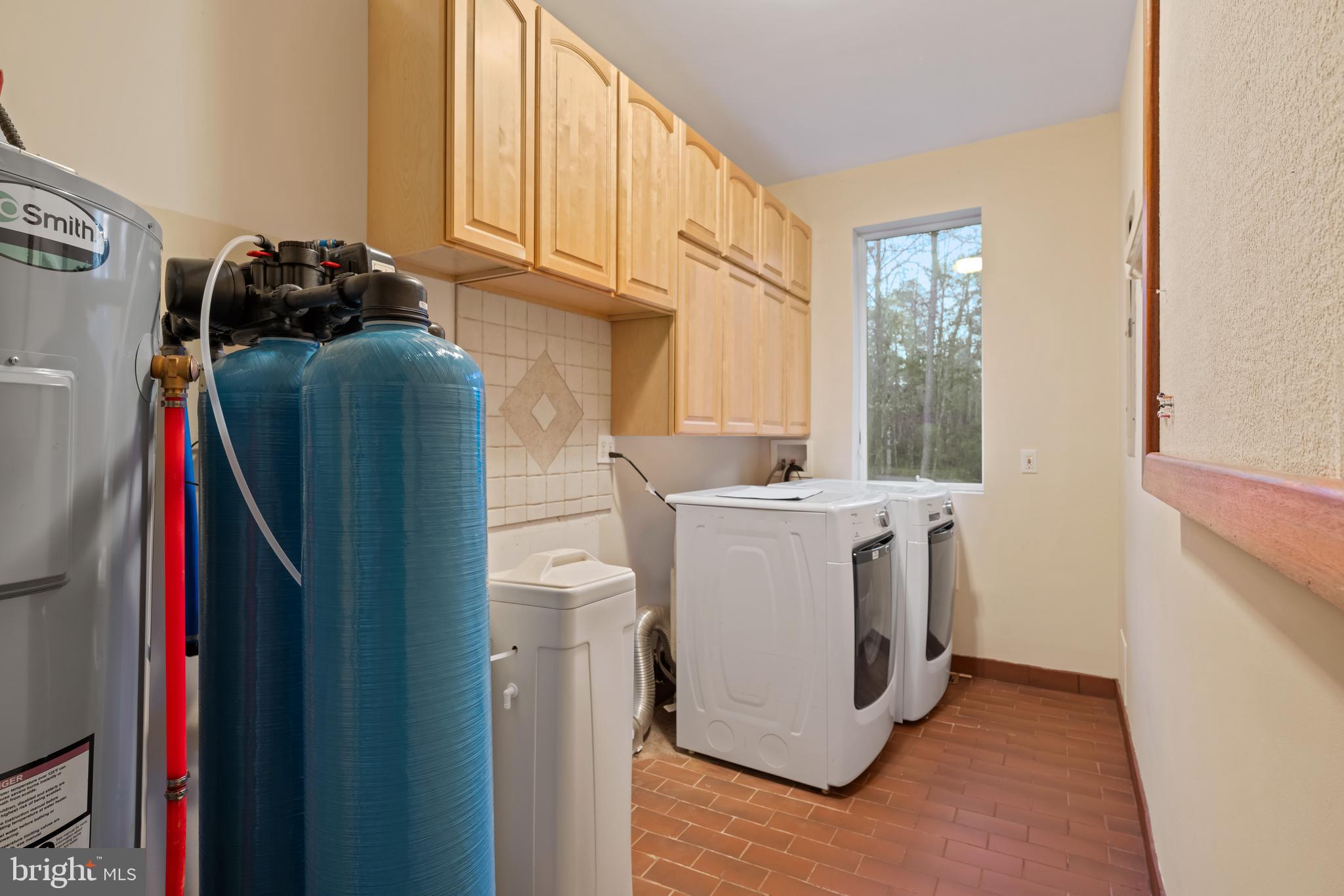 83 Maple Avenue Mays Landing, NJ 08330 - Photo 31 of 46 a utility room with dryer and washer