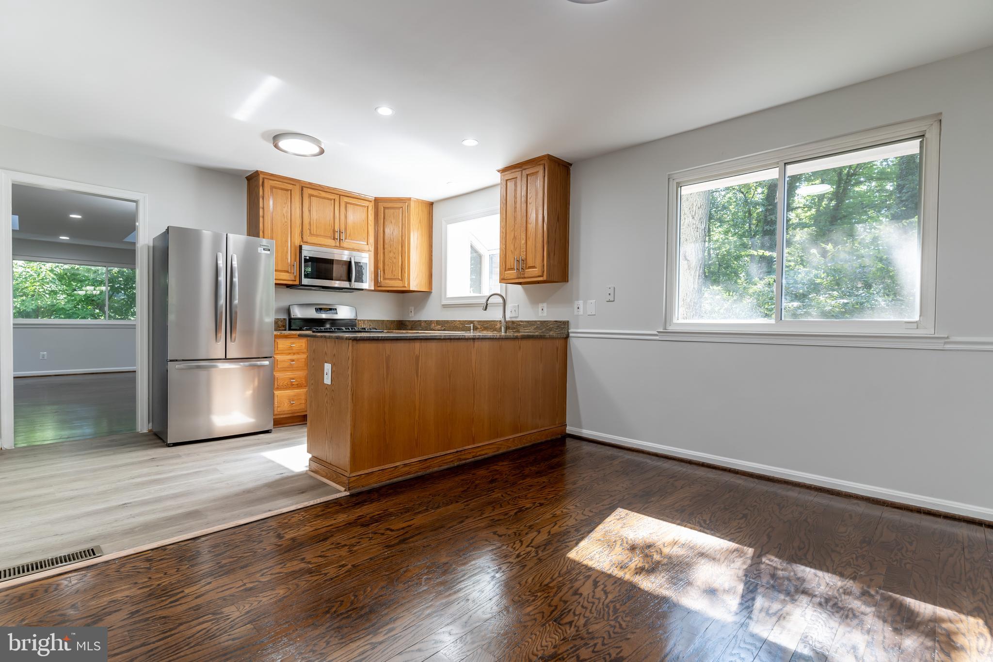 5307 Rolling Road Springfield, VA 22151 - Photo 17 of 41