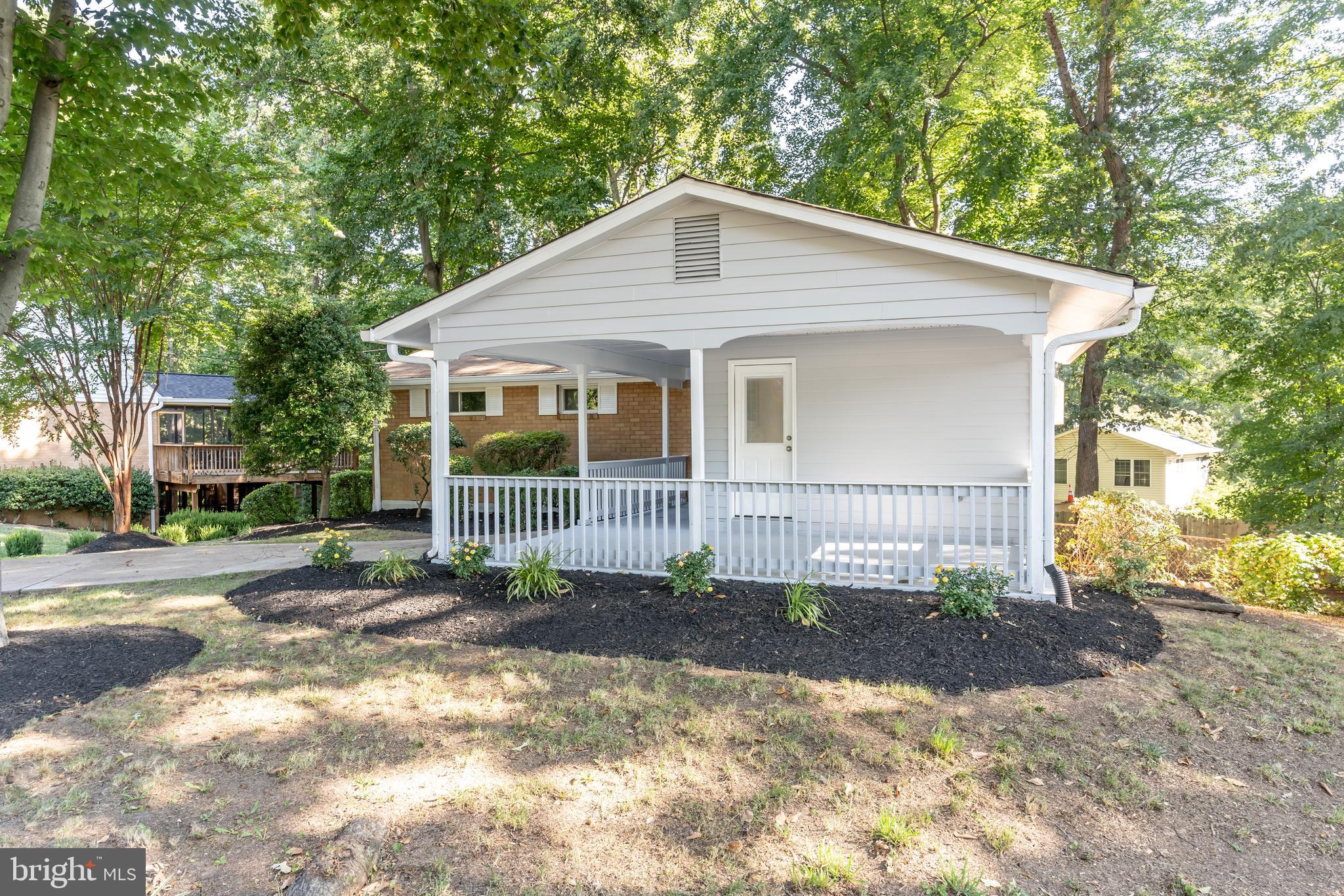 5307 Rolling Road Springfield, VA 22151 - Photo 3 of 41