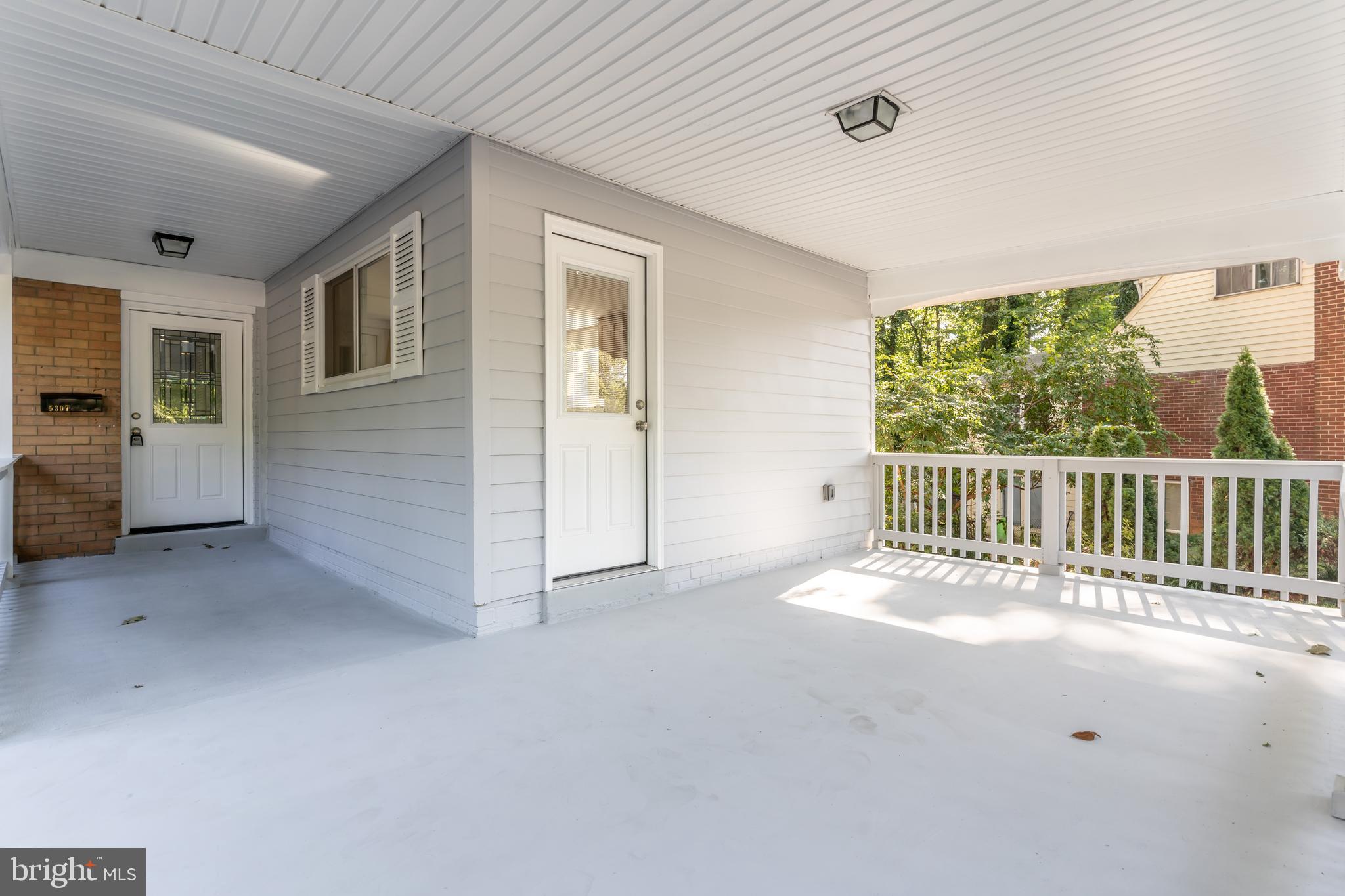 5307 Rolling Road Springfield, VA 22151 - Photo 4 of 41