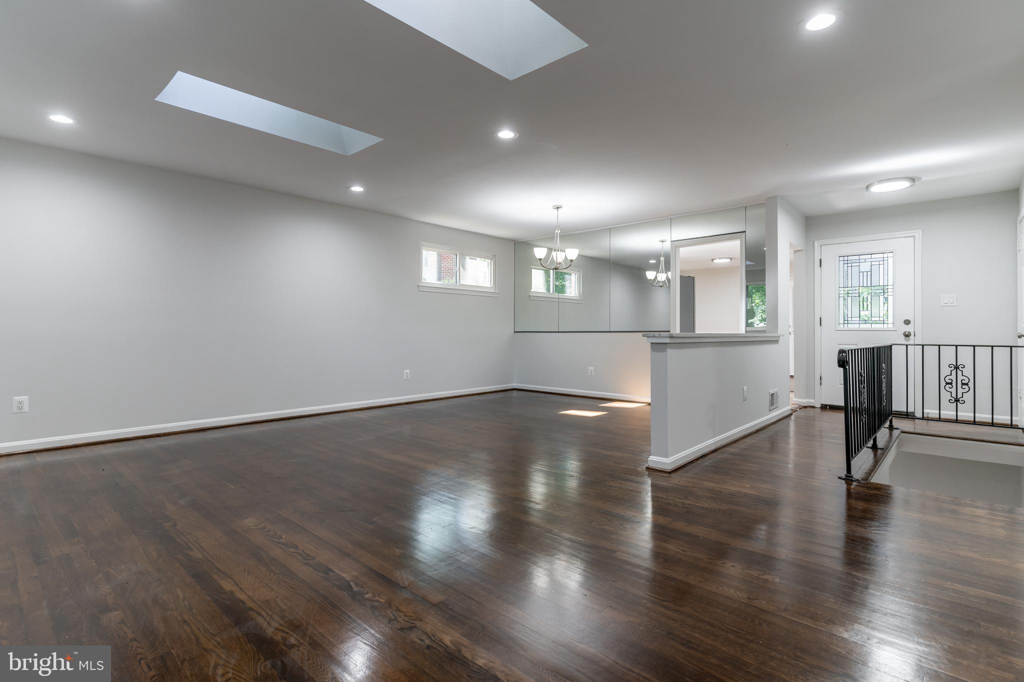 5307 Rolling Road Springfield, VA 22151 - Photo 7 of 41