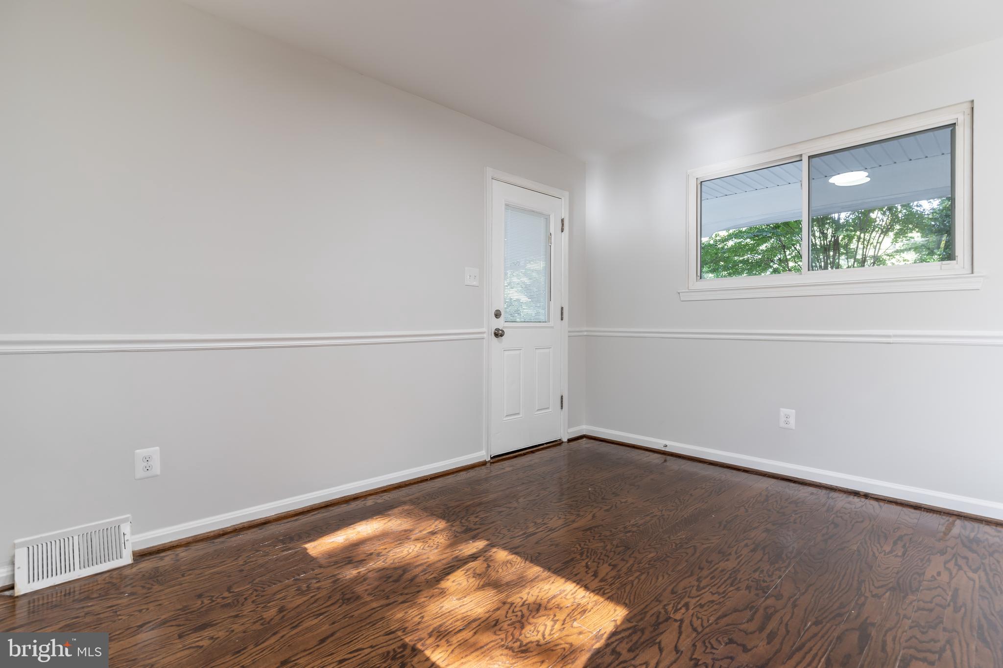 5307 Rolling Road Springfield, VA 22151 - Photo 10 of 41