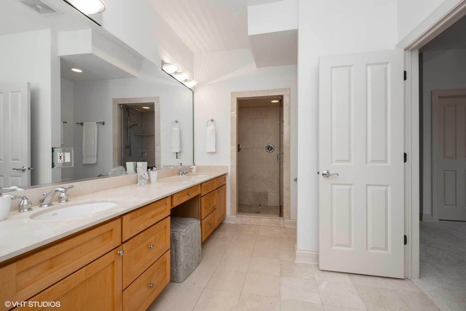 1503 North Mohawk Street, Unit 1E Chicago, IL 60610 - Photo 16 of 25 a bathroom with a double vanity sink and a mirror
