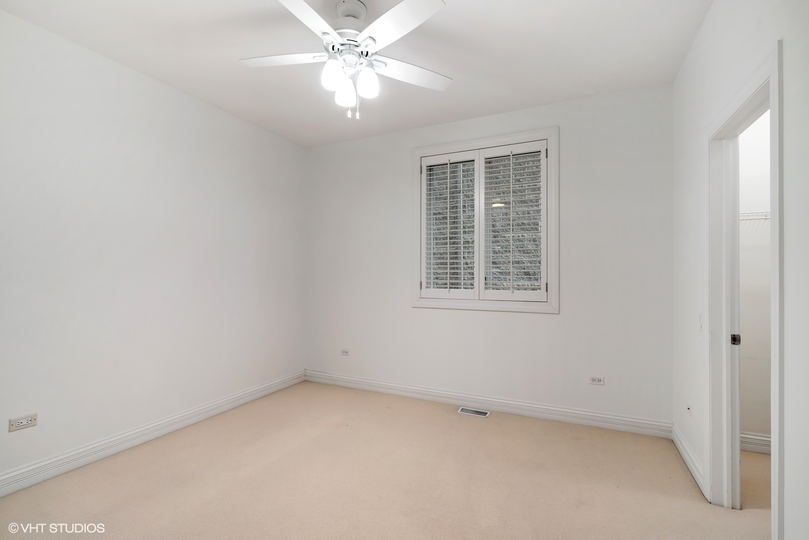1503 North Mohawk Street, Unit 1E Chicago, IL 60610 - Photo 17 of 25 an empty room with a window and a fan