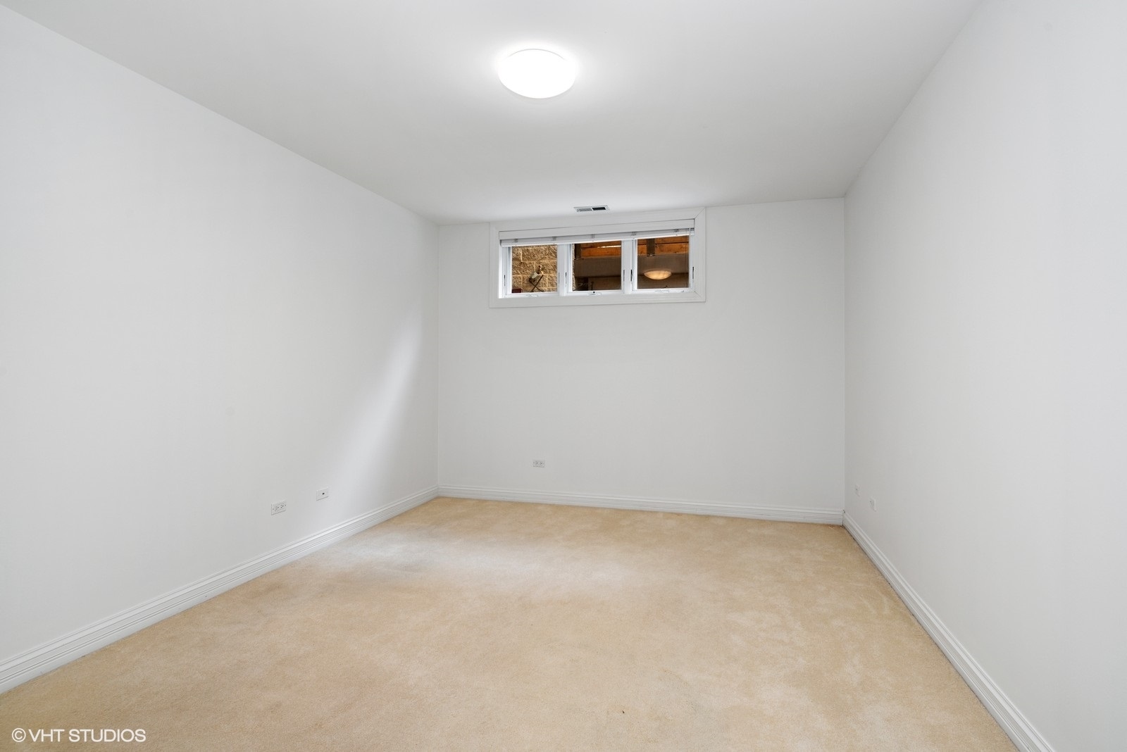 1503 North Mohawk Street, Unit 1E Chicago, IL 60610 - Photo 21 of 25 an empty room with a window