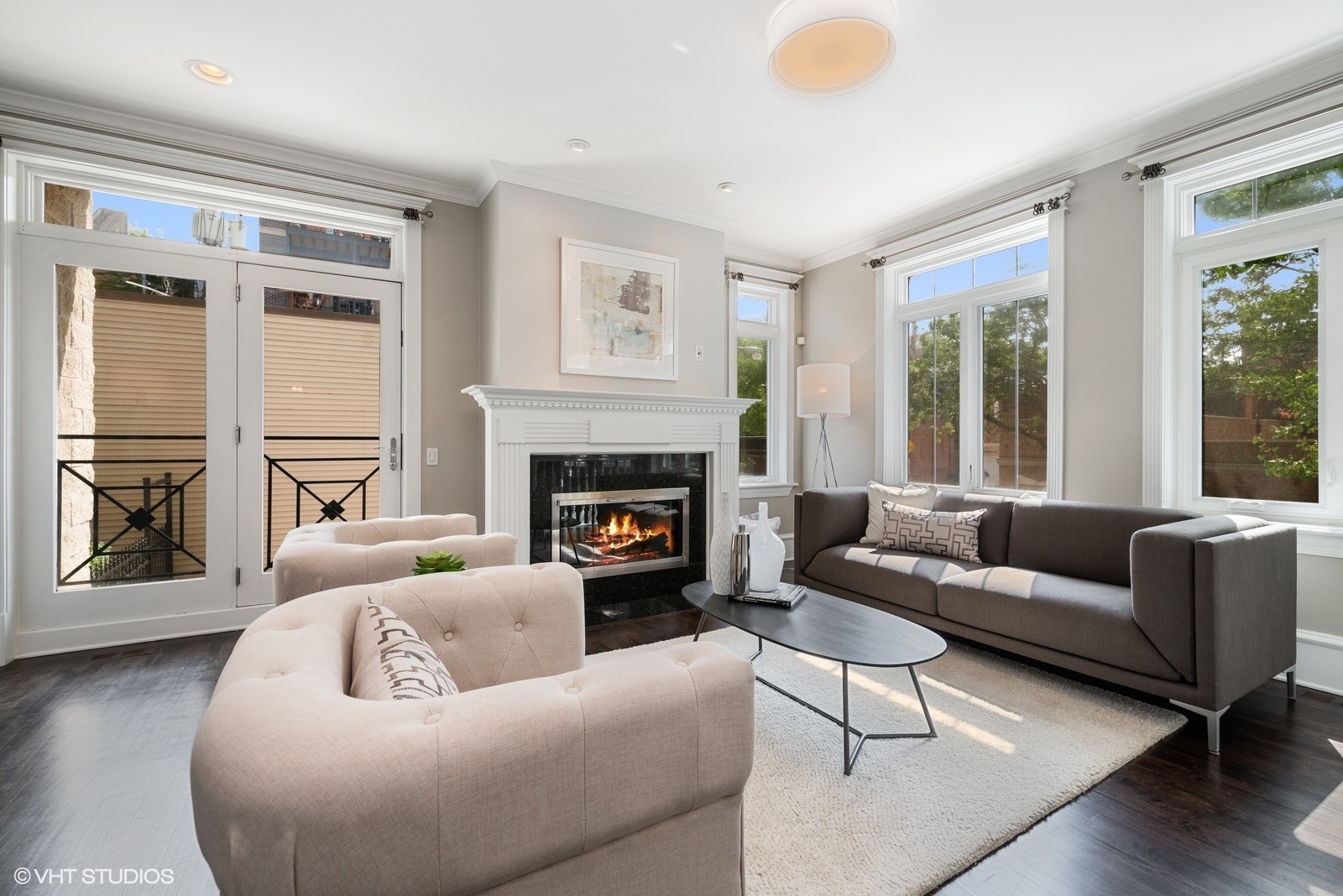 1503 North Mohawk Street, Unit 1E Chicago, IL 60610 - Photo 4 of 25 a living room with furniture and a fireplace
