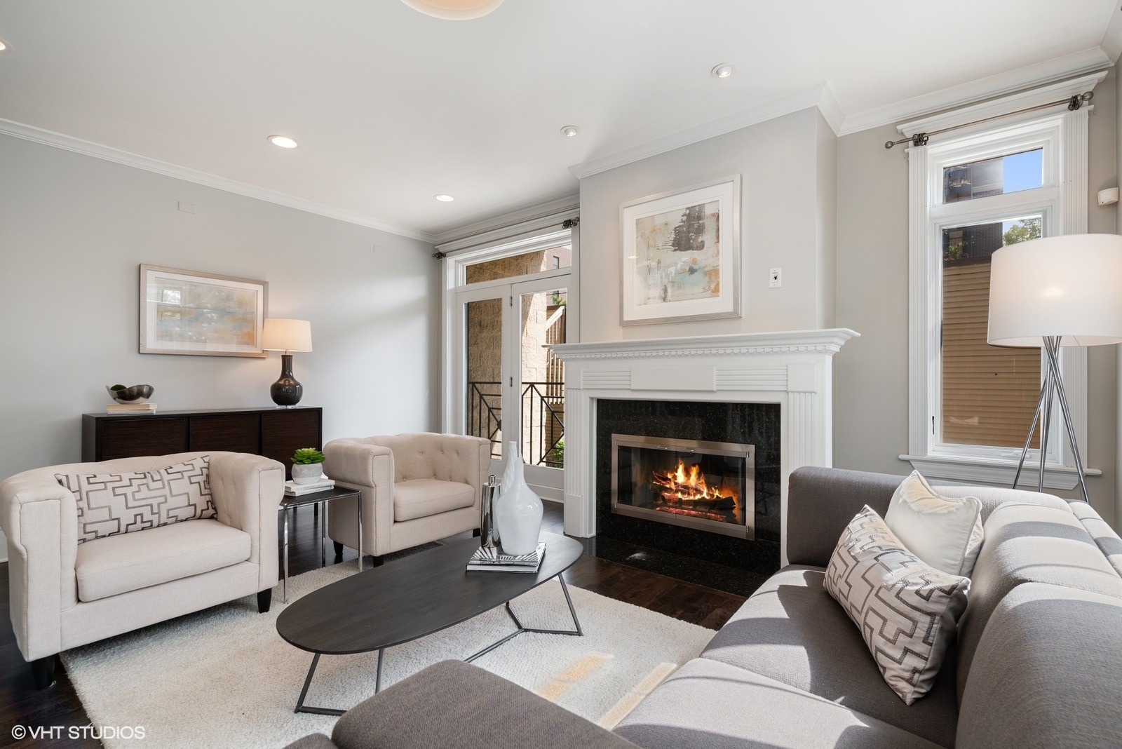 1503 North Mohawk Street, Unit 1E Chicago, IL 60610 - Photo 5 of 25 a living room with furniture and a fireplace