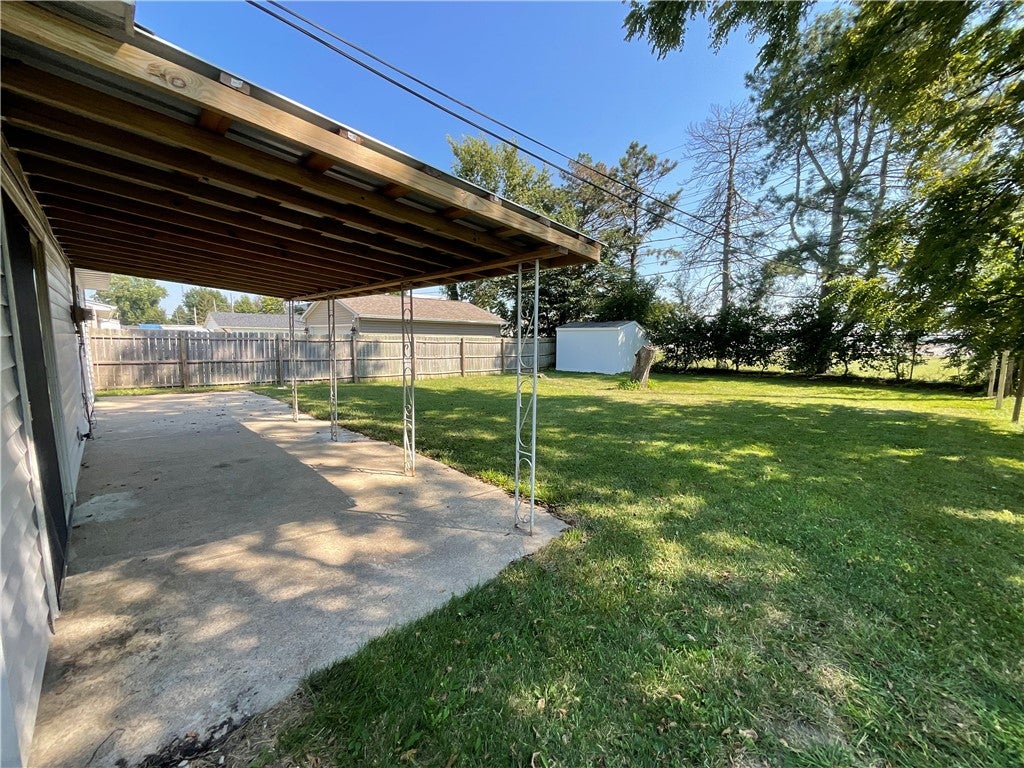 2825 East Cardinal Drive Decatur, IL 62526 - Photo 5 of 21 Gallery Image 5