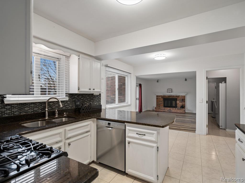 305 Torrent Court Rochester Hills, MI 48307 - Photo 15 of 36