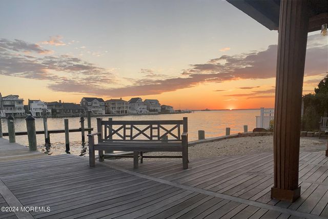 $2,200,000 | 422 7th Avenue, Mantoloking, NJ 08738