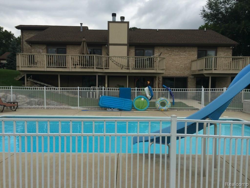 6361 Woodcrest Ridge Clarkston, MI 48346 - Photo 12 of 40 050.jpg