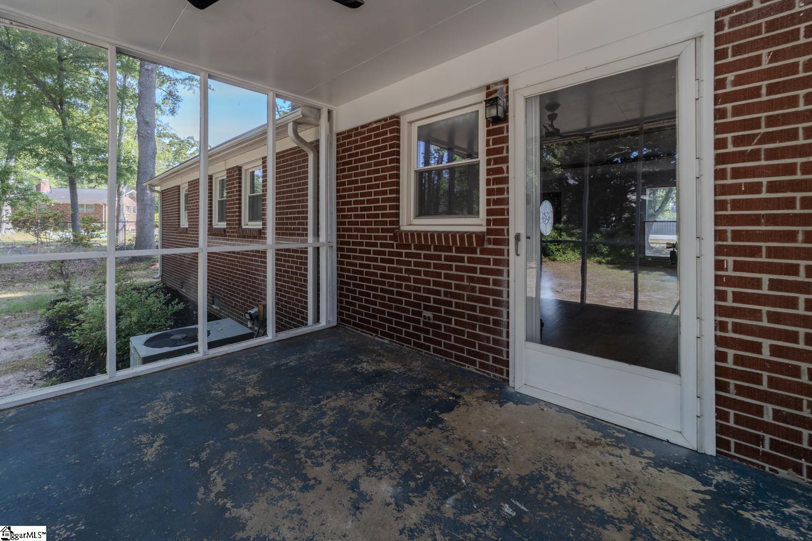 501 Cunningham Road Taylors, SC 29687 - Photo 27 of 37