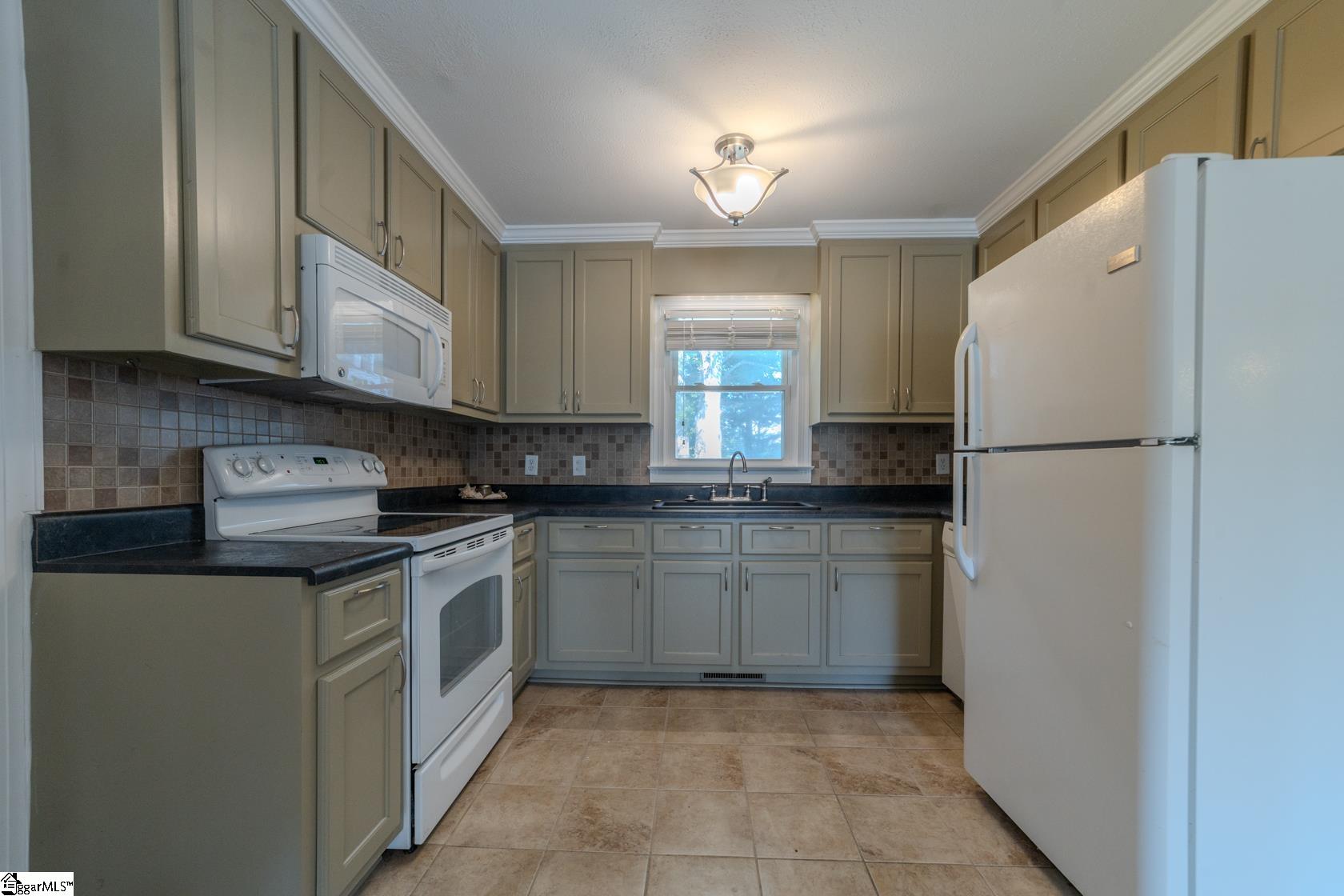 501 Cunningham Road Taylors, SC 29687 - Photo 8 of 37