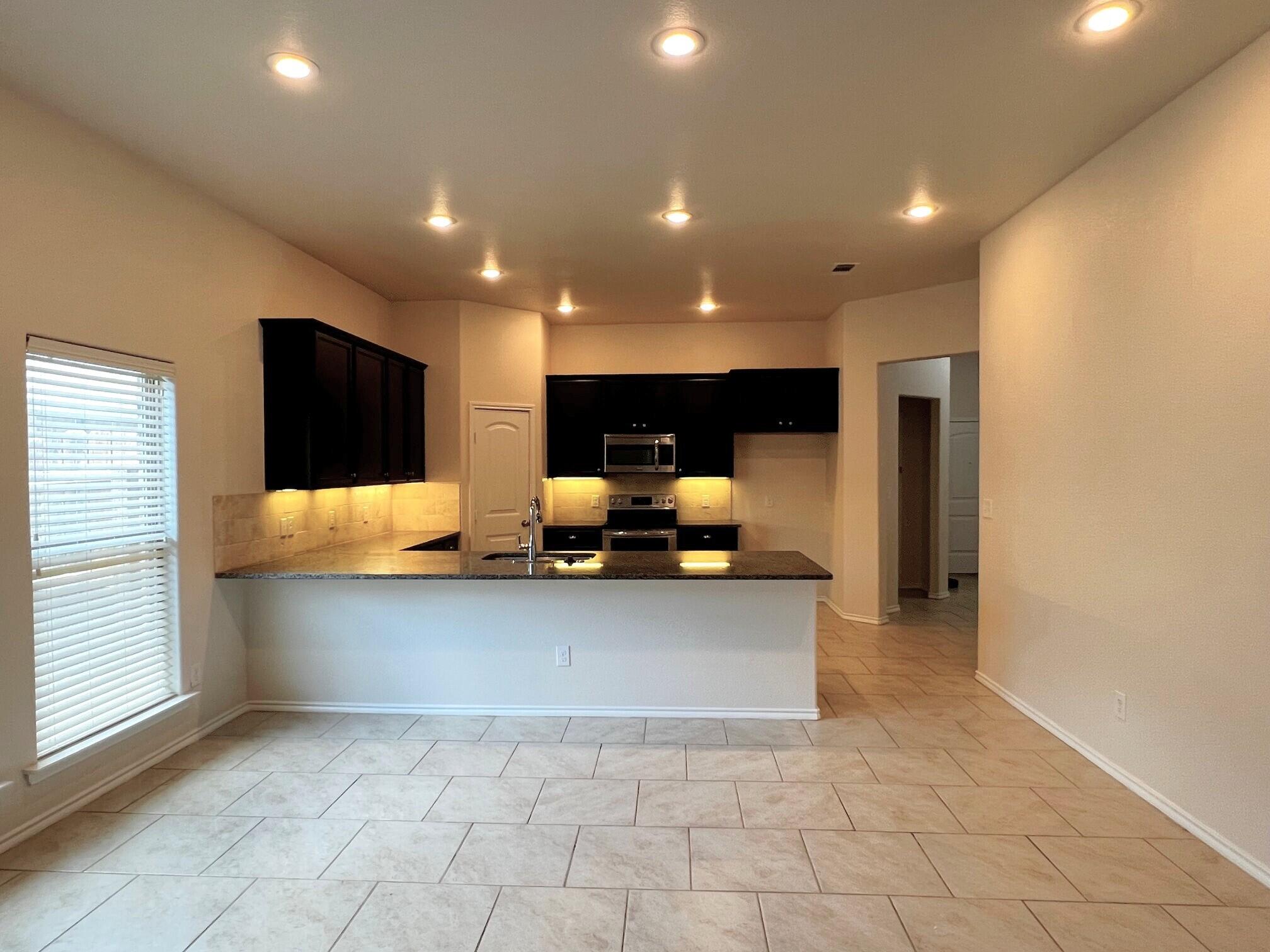9605 Rochester Avenue Lubbock, TX 79424 - Photo 4 of 16 9