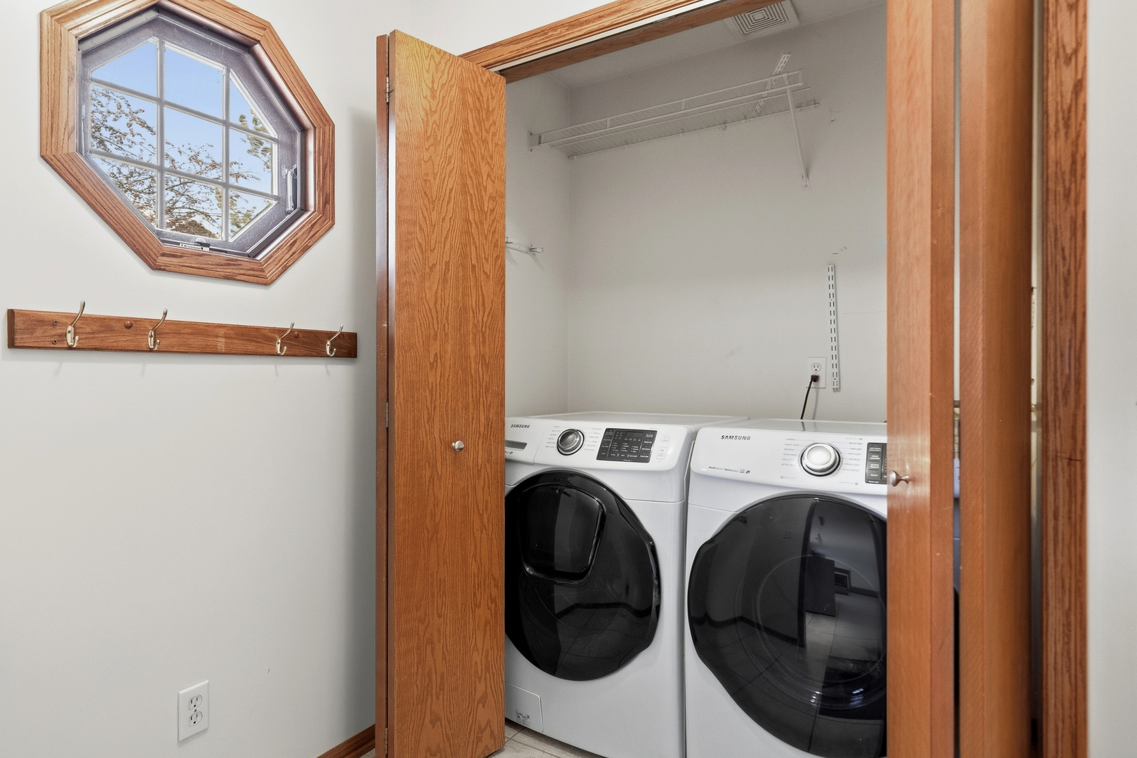 2052 Ashford Road Bettendorf, IA 52722 - Photo 14 of 40 a utility room with dryer and washer